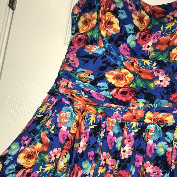 Rainbow Flower Dress 🌼 - Picture 4 of 5
